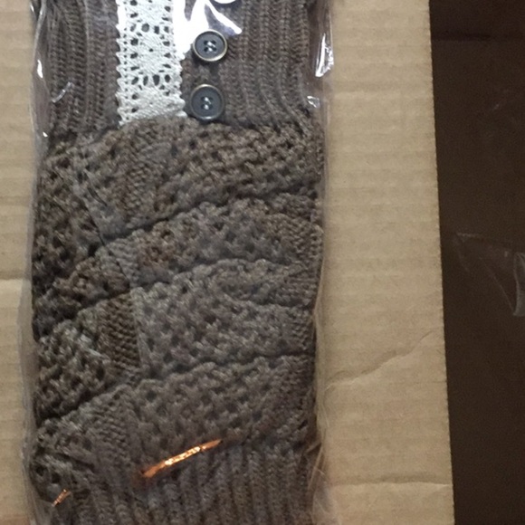 Ribbed Lace Leg Warmer - Picture 4 of 4